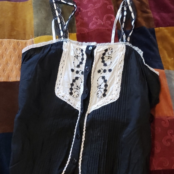 Embroidered tank - Picture 1 of 3